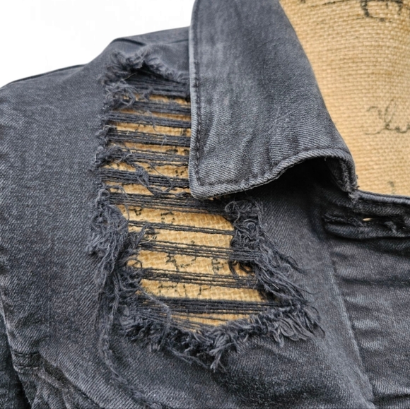 Premium Denim Hammer Jean Jacket With Rose And Tiger Embroidery. - Picture 7 of 10